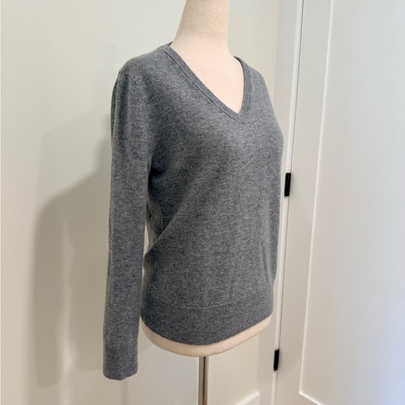 Quince V neck 100% cashmere sweater size XS - Picture 4 of 7